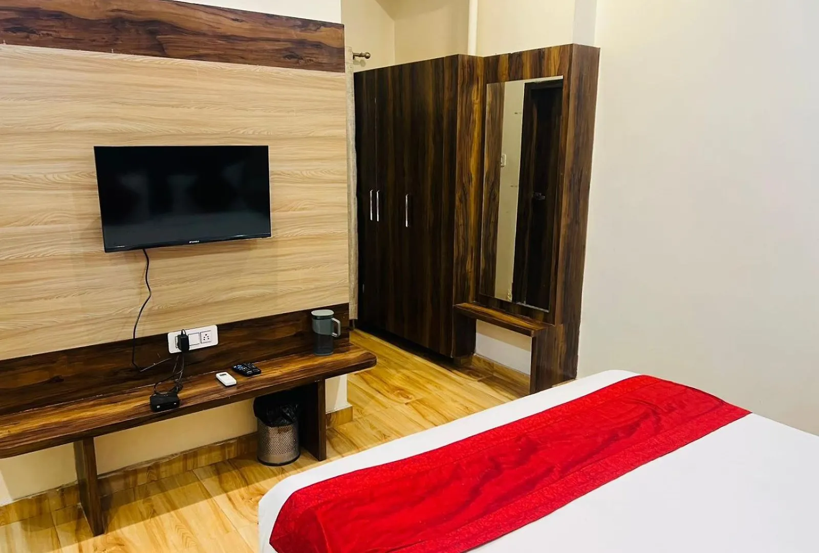 Hotel S V Grand Varanasi