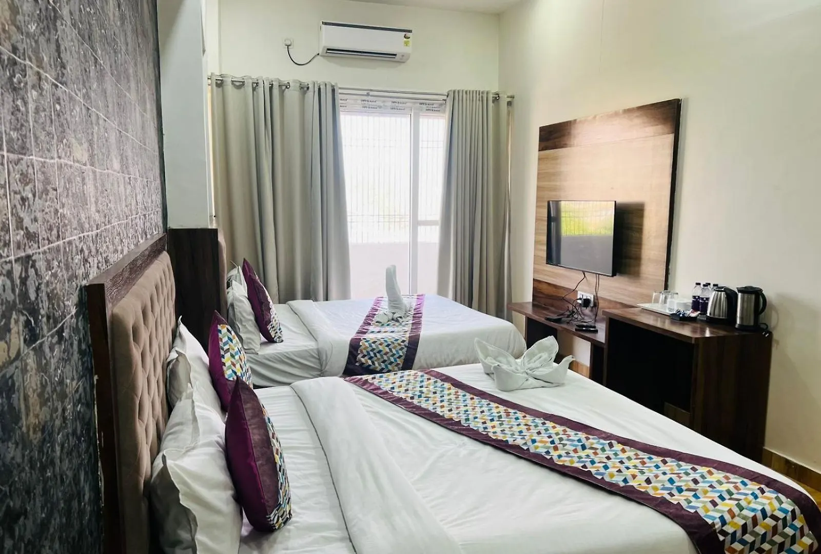 Hotel S V Grand Varanasi 3*,  India