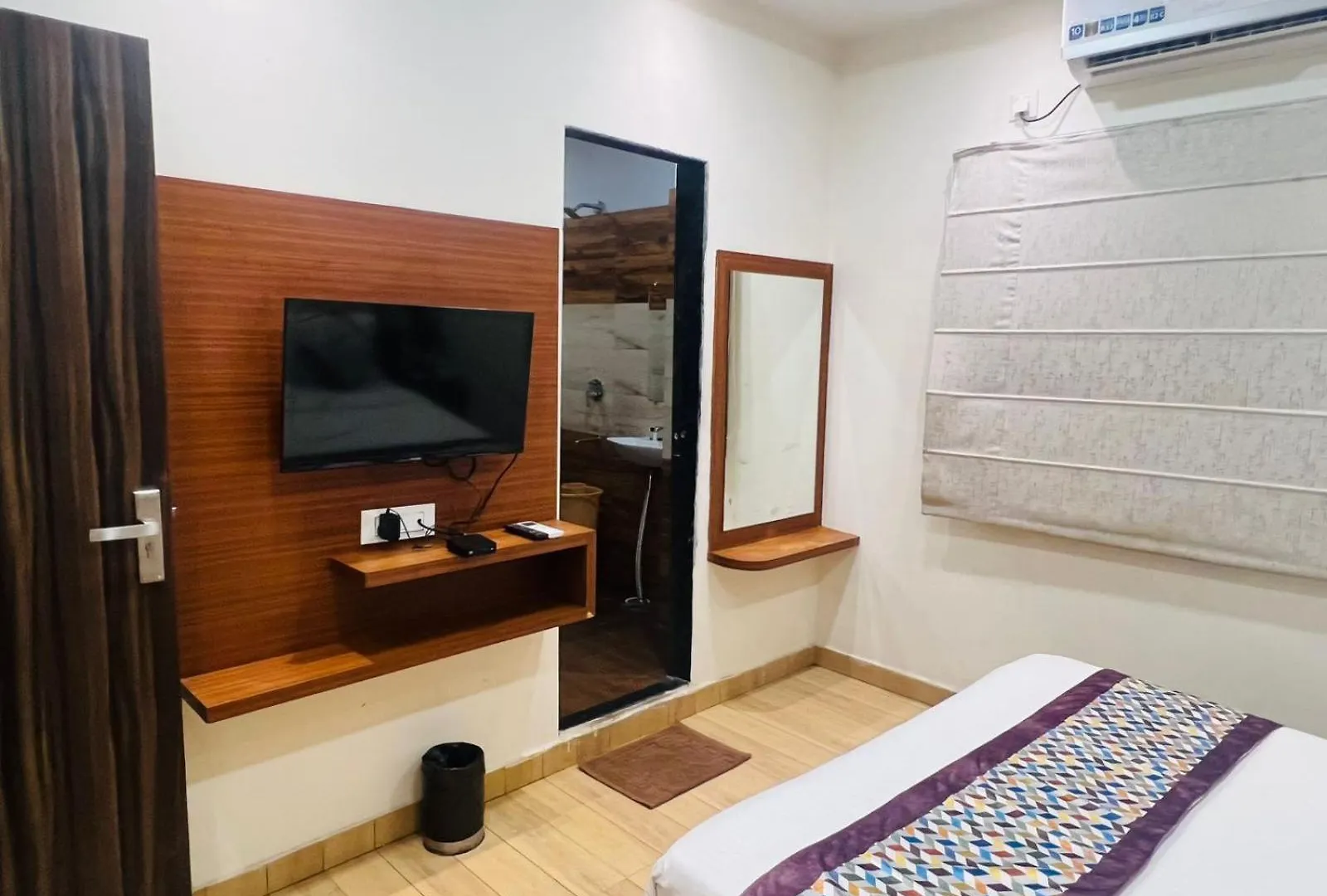 Hotel S V Grand Varanasi